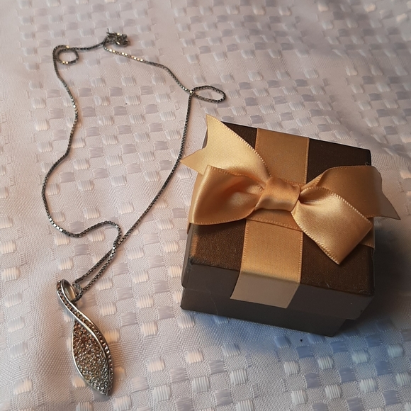 Authentic Swarovski Necklace - Picture 1 of 3